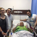 Dipimpim Ketua Pafindo, Gion Prabowo, para artis pafindo jenguk rekannya Ronny Rezer yang terbaring sakit di rumah sakit pada Sabtu (7/10/2017) sore kemarin. Foto: Ist.