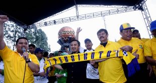 Walikota Tangerang Arief, Ust. Mansyur, pelatih sepakbola Indra Sjarie, tandai resmi Persikota kembali bergeliat. Foto: Rez.