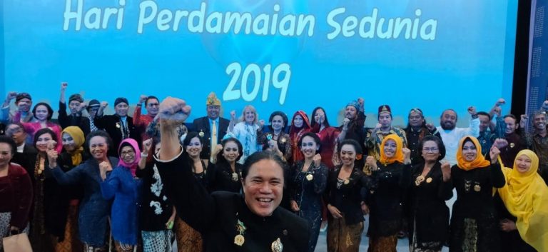 World Peace Day: Cheryl Halpern & Buya Syafii Maarif Raih Penghargaan Perdamaian Internasional