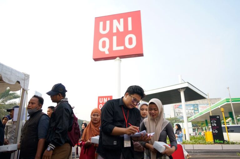 UNIQLO Donasikan 4.000 Pakaian untuk Masyarakat Bekasi dan Sekitarnya