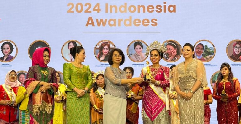 Pengusaha Indonesia Raih Penghargaan Fashion Enterpreuner di Ajang ASEAN Women Entrepreneur Award
