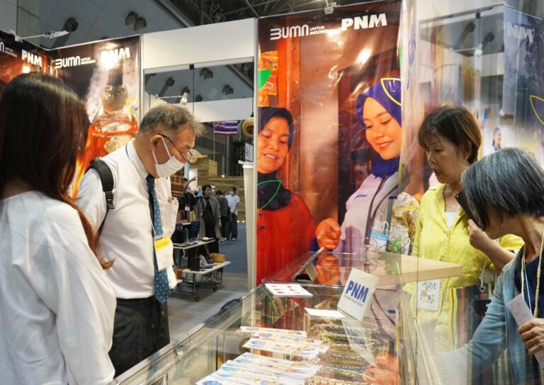 Meriahkan Hari Pelanggan Nasional, PNM kirim Produk Nasabah Bermekaran di Jepang