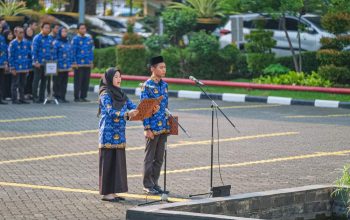upacara peringatan Hari Sumpah Pemuda di halaman Gedung Sapta Pesona, Kantor Kementerian Pariwisata dan Ekonomi Kreatif