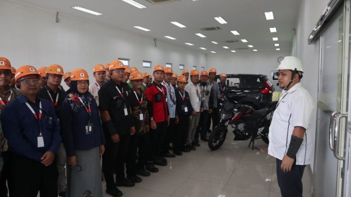 PT Suzuki Indomobil Sales (SIS) turut berkontribusi lewat aktivitas Corporate Social Responsibility, terutama di bidang pendidikan, antara lain melalui pendampingan program Vokasi