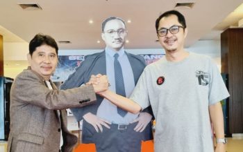 Budi Soemarno (kiri) dan Indrayanto Kurniawan (kanan)