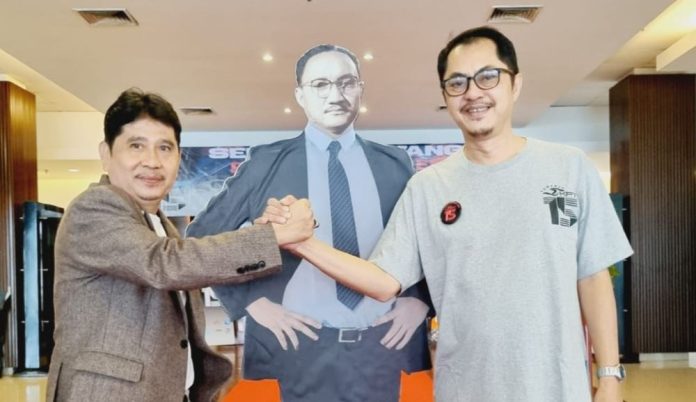 Budi Soemarno (kiri) dan Indrayanto Kurniawan (kanan)