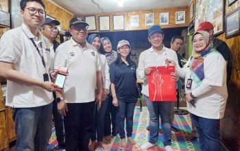 Menteri Lingkungan Hidup merangkap Kepala Badan Pengendalian Lingkungan Hidup Indonesia, Hanif Faisol Nurofiq, mengapresiasi penerapan aplikasi JakOne Abank oleh Bank DKI di Bank Sampah Induk (BSI) Kumala, Jakarta Utara. 