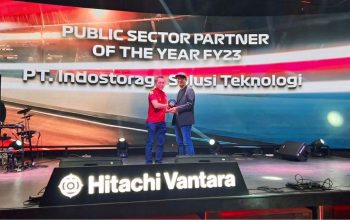 Penghargaan ini diserahkan langsung oleh Country Director Hitachi Vantara Indonesia, Ming Sunadi, kepada Director PT Indostorage Solusi Teknologi, Elan Suherlan