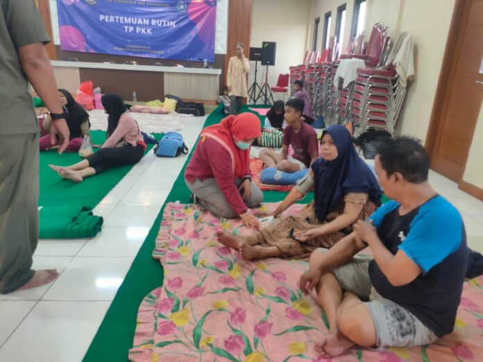 Warga Terdampak Banjir Tangerang Jalani Skrining Kesehatan di 12 Posko