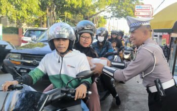 Sambut Ramadan, Polantas Polda Metro Jaya Berbagi Takjil di 15 Lokasi