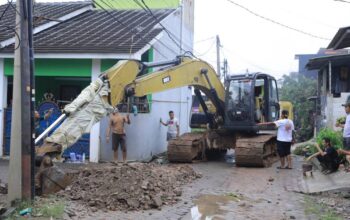 Banjir Surut, Warga dan Pemkot Tangerang Kompak Tangani Pascabencana di Sangiang Jaya