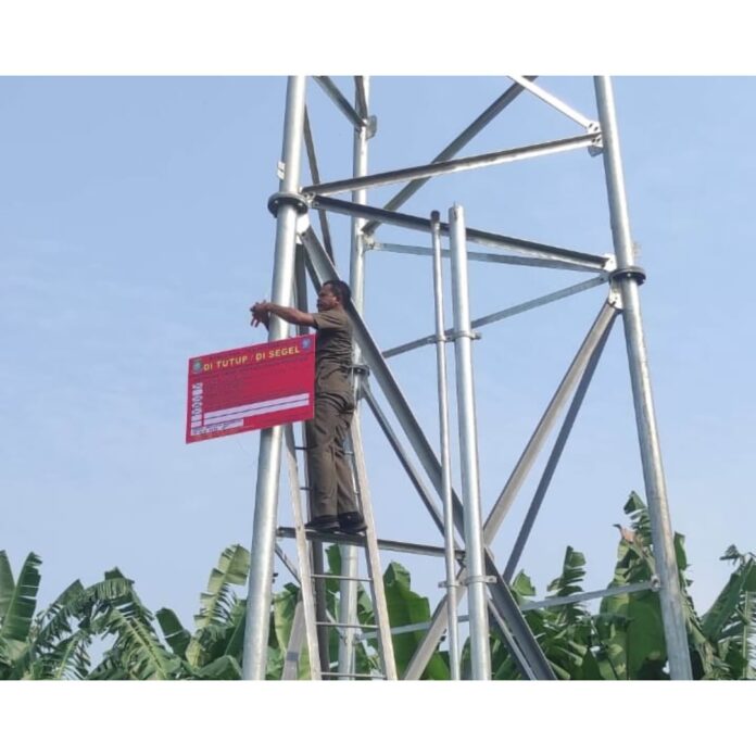 52063tindak tegas pelanggar perda satpol pp kota tangerang lakukan penyegelan tower bts tidak berizin 520631