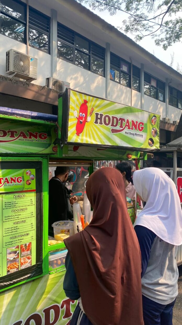 52283jadi jajanan favorit sotang pak walidi di kawasan pendidikan cikokol beromzet jutaan rupiah 522831