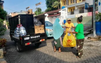 52305kim tajur kota tangerang konsisten lakukan rutinitas bank sampah bersama warga rw 08 523051