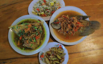 Dari Soto Sampai Jengkol Pecak: Semua Ada di Saung Nyonyah!