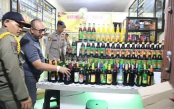 Satpol PP KotaTangerang Sita 175 Botol Miras dari Warung dan Karaoke di Tiga Kecamatan