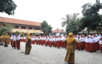Hari Pertama Sekolah, Warga hingga ASN Tangerang Antar Anak Ikuti MPLS 2025