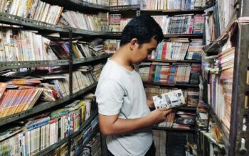 Toko Buku Ali di Kota Tangerang Bertahan dengan Komik Lawas dan Nostalgia Anak 90-an
