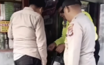 Polsek Tanah Sareal Razia Miras Ilegal, Puluhan Botol Disita demi Jaga Kamtibmas