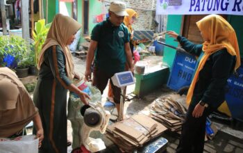 Inovasi Bank Sampah Patung Rusa: Olah Sampah Jadi Tabungan Logam Mulia dan Sembako