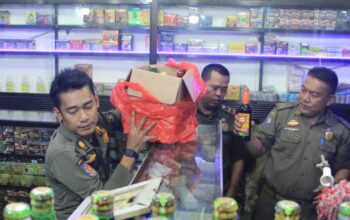 Jelang HUT RI, Satpol PP Kota Tangerang Amankan Ratusan Botol Miras dalam Operasi Penertiban