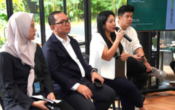 Vice President Teknologi & Inkubasi Produk Niaga PT PLN (Persero), Nuraida Puspitasari, Sekretaris Jenderal Himpunan Pengusaha Muda Indonesia (HIPMI) Otomotif, Hasstriansyah, Director of Public Relations Praxis, Stephanie Sicilia, dan Content Creator & Car Enthusiast, Malvin Nathaniel (Bestindocars) mendiskusikan perkembangan industri kendaraan listrik di Tanah Air dalam Konferensi Pers Peluncuran Hasil #PraxiSurvey Volume 5. Diselenggarakan oleh agensi public relations dan public affairs Praxis, diskusi panel ini menegaskan bahwa Indonesia berada pada titik krusial transisi menuju mobilitas listrik, sehingga diperlukan kolaborasi antara pemerintah, pelaku industri, dan masyarakat untuk mempercepat adopsi sekaligus mengoptimalkan potensi ekosistem kendaraan listrik nasional. foto dok. praxisurvey vol. 5