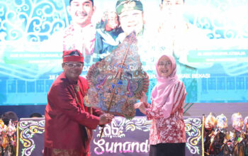 Aksi Ki Dalang Dadan Sunandar Sunarya Pukau Warga, Tutup Rangkaian HUT Kabupaten Bekasi ke-75