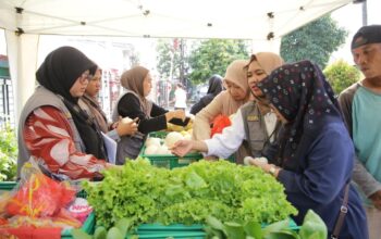 Gerakan Pangan Murah Kembali Digelar di Kelurahan Poris Plawad, Warga Antusias”