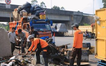 Warga Kaget! Puluhan TPS Liar di Tangerang Ditutup Mendadak