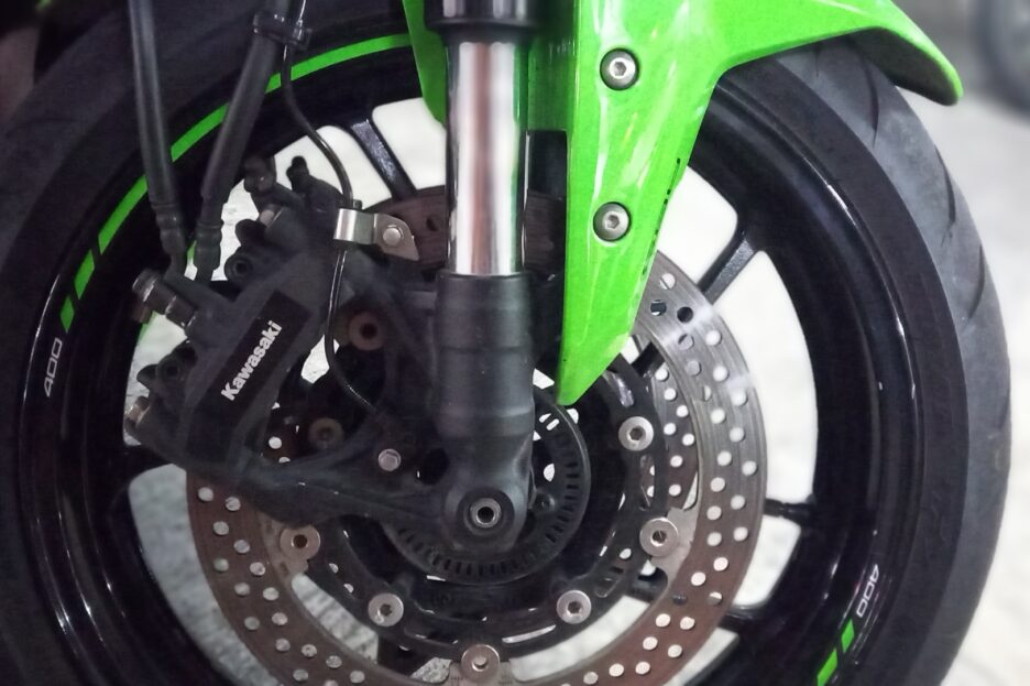 Kawasaki ZX-4RR Garang Di Lintasan Balap Nyaman Diperkotaan