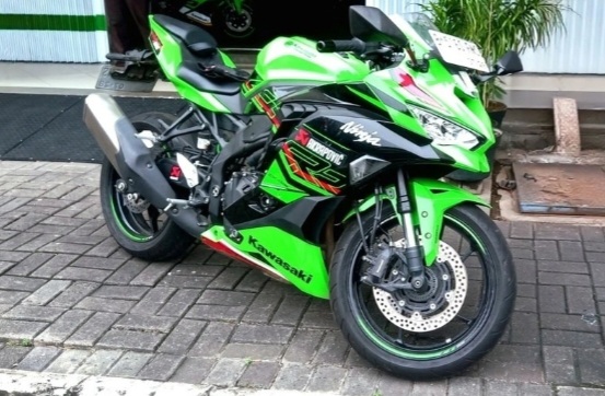 Kawasaki ZX-4RR Garang Di Lintasan Balap Nyaman Diperkotaan