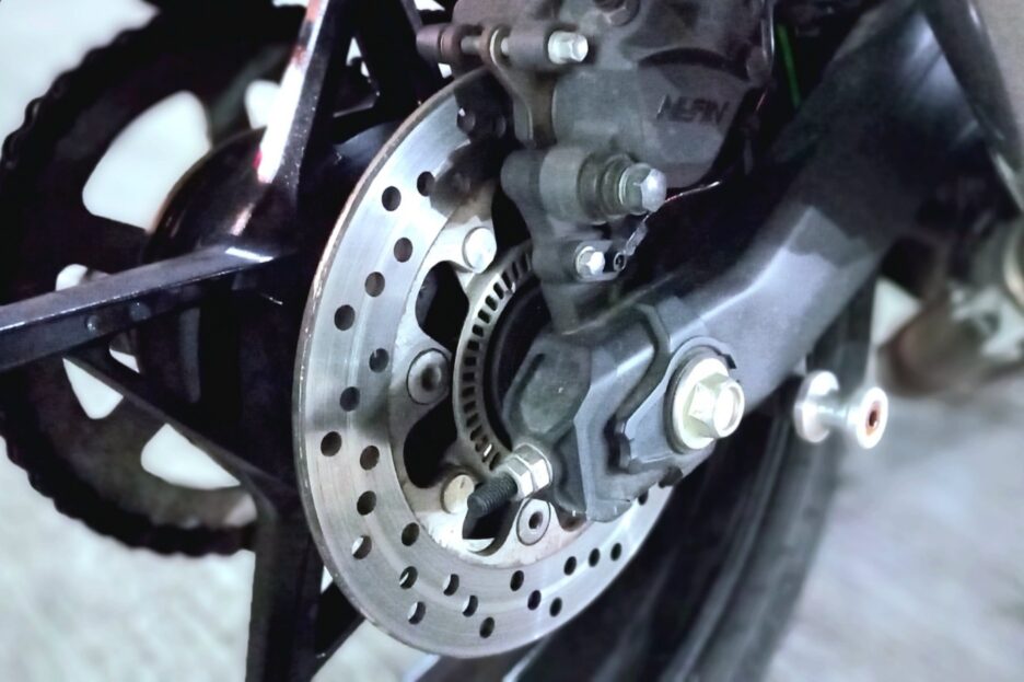 Kawasaki ZX-4RR Garang Di Lintasan Balap Nyaman Diperkotaan