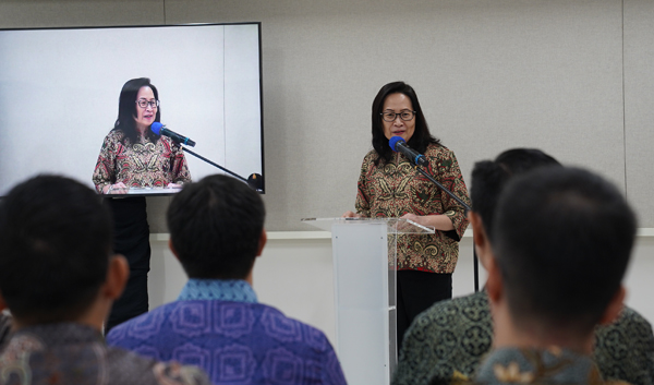 Anna Budiman (CEO Commercial BSD Sinar Mas Land) memberikan kata sambutan dalam acara Topping Off Sekolah ACS Jakarta West Campus di BSD City. foto dok. sinar mas land