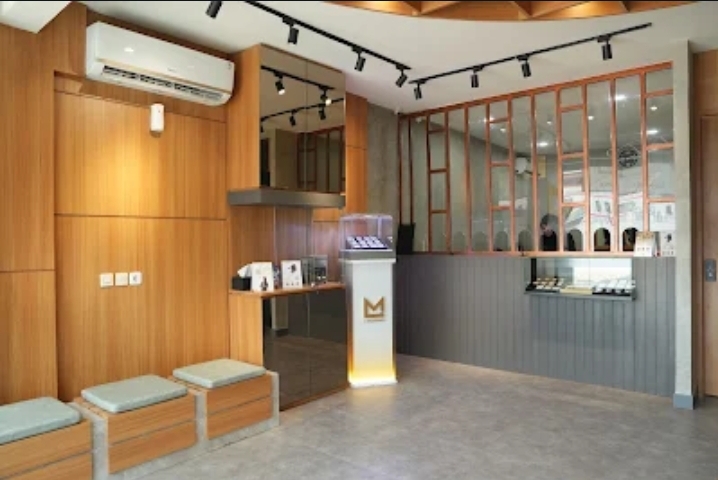 Momentum Take Profit, Jual Emas di Butik LAKUEMAS