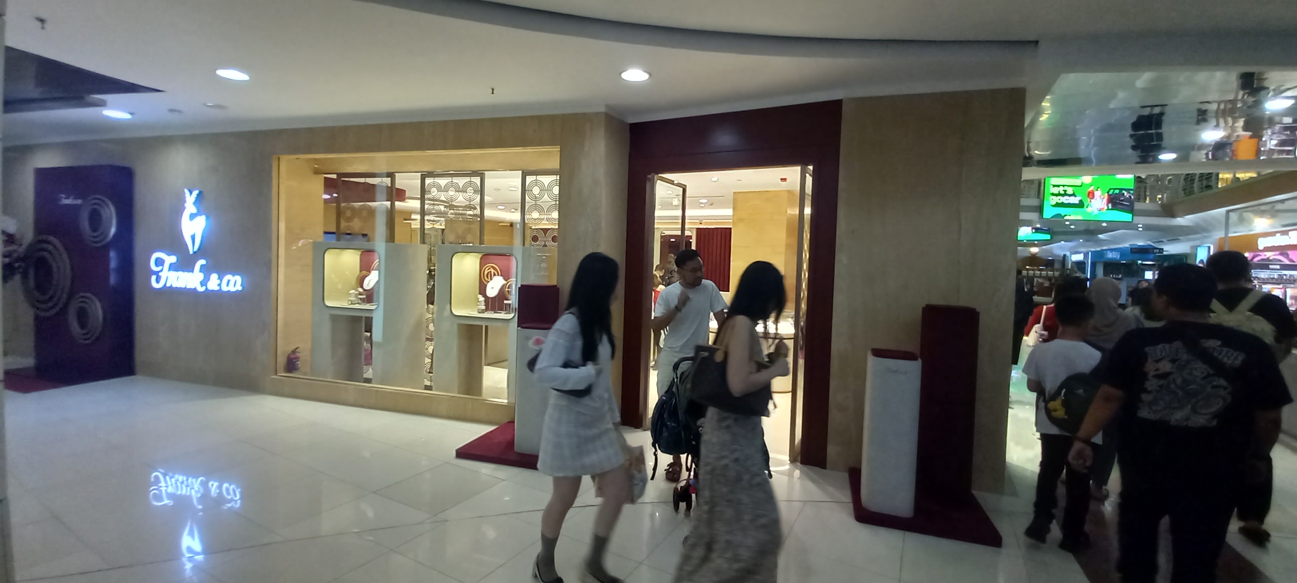 Frank & co. Hadirkan Tampilan Baru di Mall Kelapa Gading, Rayakan 30 Tahun Penuh Cinta