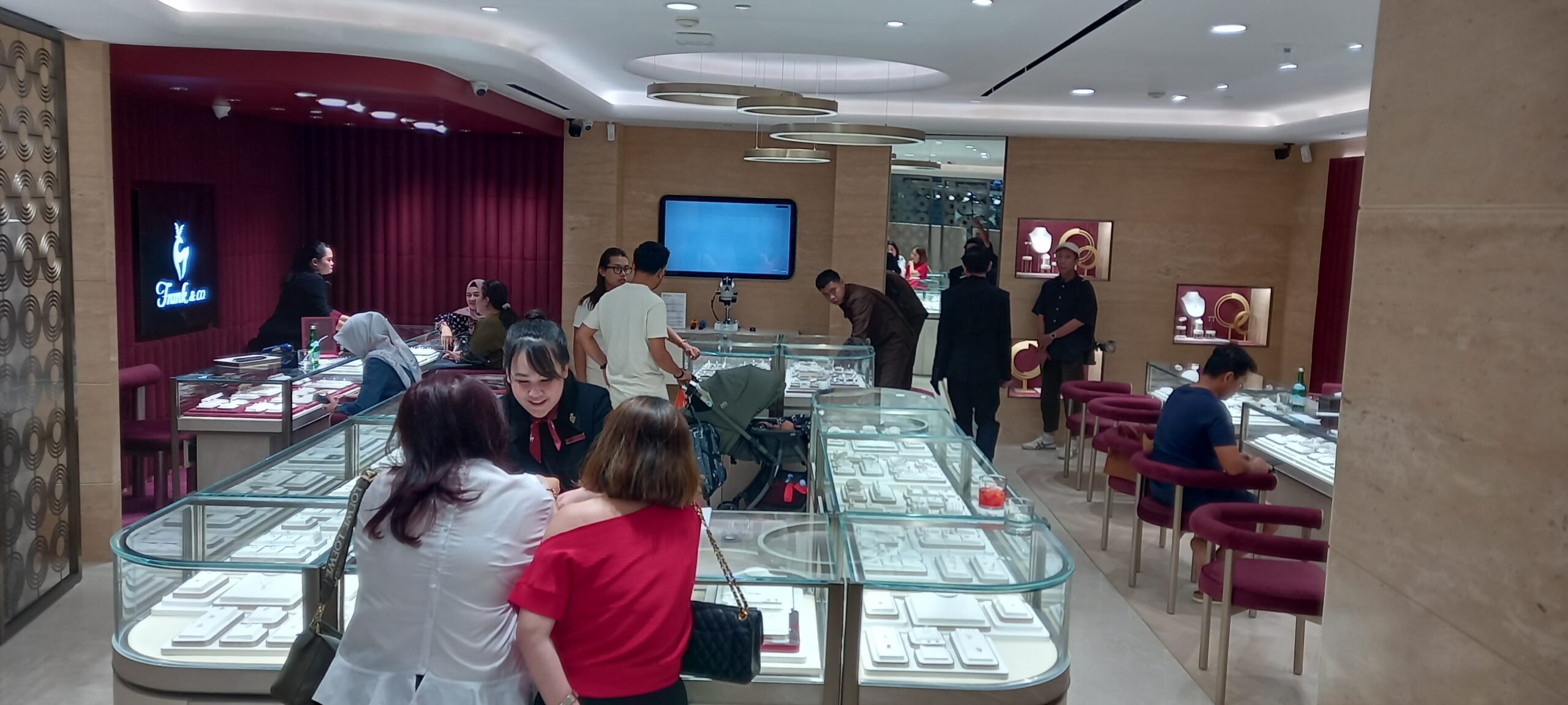 Frank & co. Hadirkan Tampilan Baru di Mall Kelapa Gading, Rayakan 30 Tahun Penuh Cinta