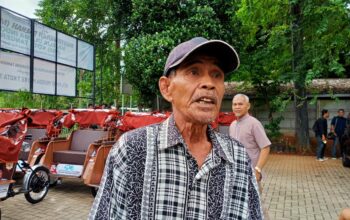 Prabowo Bagikan 140 Becak Listrik untuk Pebecak Tangerang