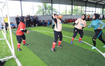 Ibu-Ibu DWP Kota Tangerang Unjuk Semangat di Lapangan Futsal