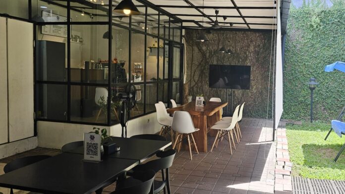 foto dok. bisnisartis.com cafe