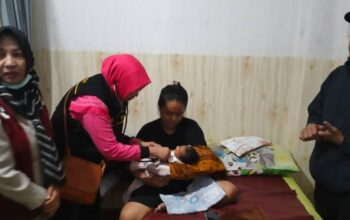 Bayi Lahir Selamat di Tengah Banjir Cipondoh