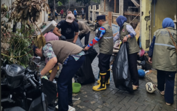 Ratusan Personel Dikerahkan Bersihkan Sisa Banjir di Periuk