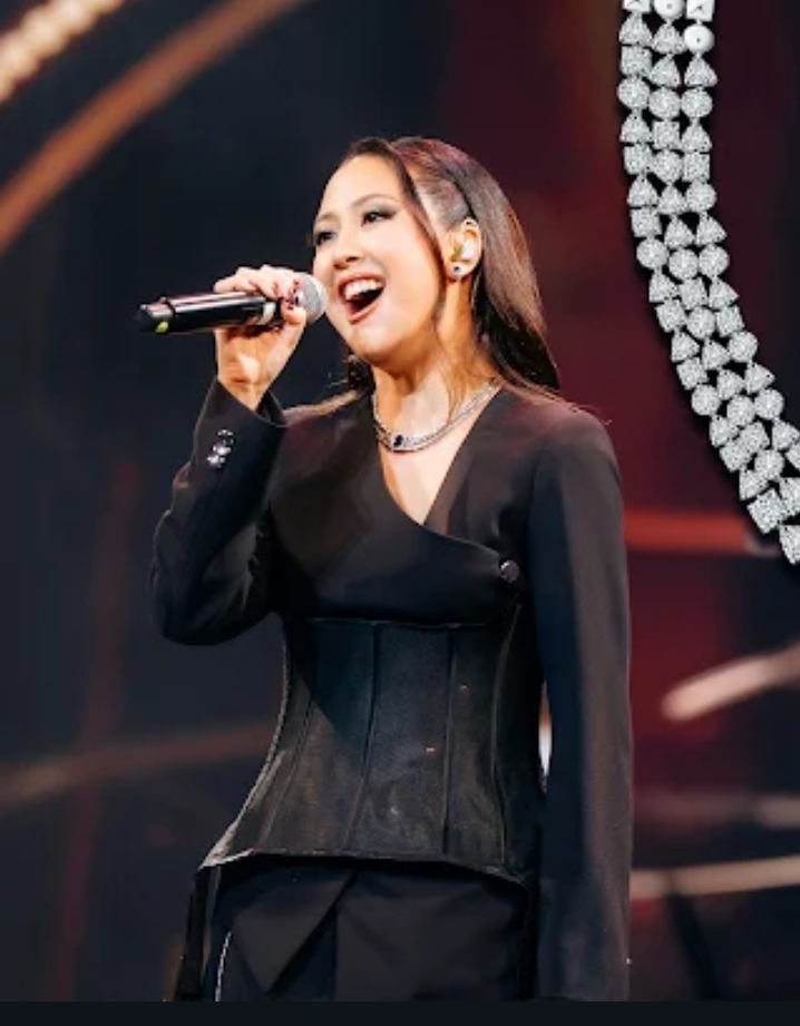 Selebriti Indonesia Tampil Memukau dengan Perhiasan MONDIAL di FFI 2025, Bazaar Icon Charity Gala, dan Ajang Lainnya