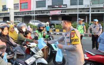 Polres Metro Tangerang Kota Bagikan Takjil dan Gelar Buka Puasa Bersama