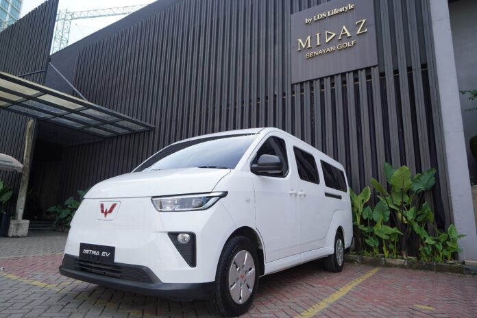 Kendaraan Listrik Komersial Wuling Mitra EV Diberikan untuk Layanan Kesehatan dan Sosial