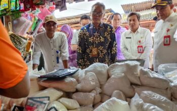 Jelang Lebaran, Harga Sembako di Pasar Kronjo Dipastikan Stabil