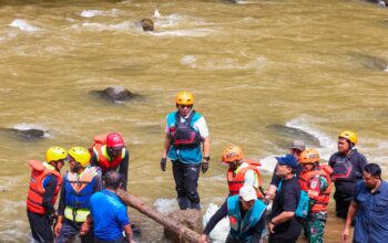 Hari Bumi 2026, Aksi Bersih Sungai Ciliwung Angkat 1,2 Ton Sampah di Kota Bogor