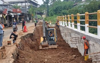 Pemkab Bogor Percepat Perbaikan Jalan Longsor Ciampea, Akses Warga Segera Dipulihkan
