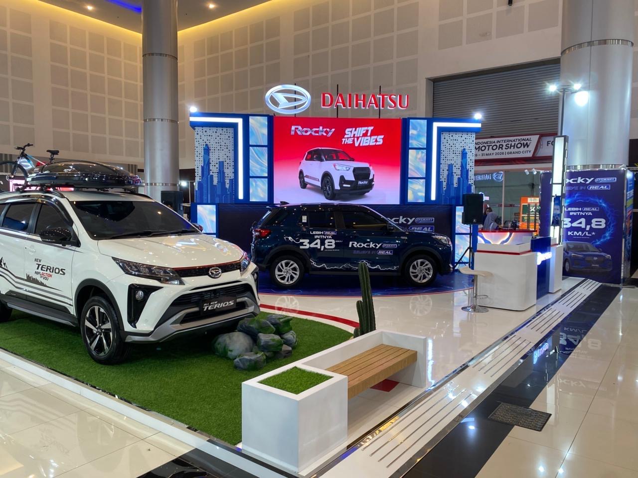 Kunjungi Daihatsu di IIMS Surabaya 2026: Ada Rocky Hybrid, Diskon Besar, & Hadiah Utama Ayla