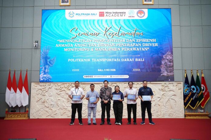 Hino Bersama KNKT dan POLTRADA Bali Perkuat Budaya Keselamatan