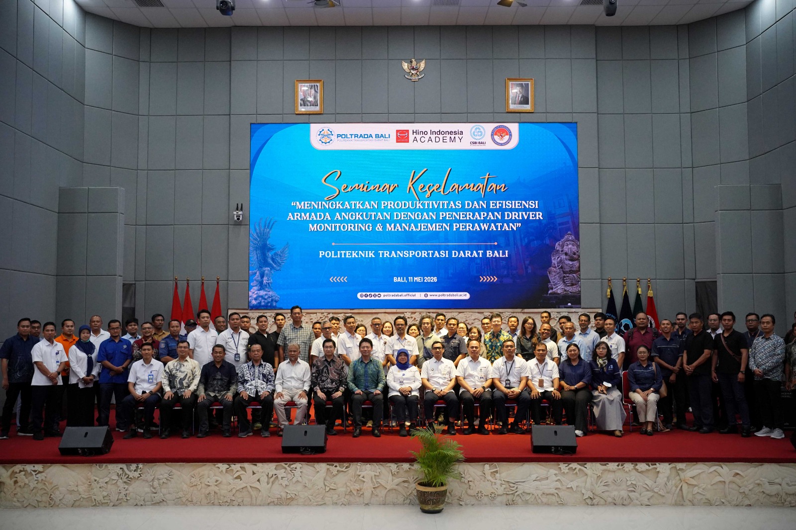 Hino Bersama KNKT dan POLTRADA Bali Perkuat Budaya Keselamatan